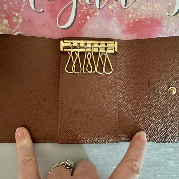 Louis Vuitton 6 key holder - Picture 5 of 14